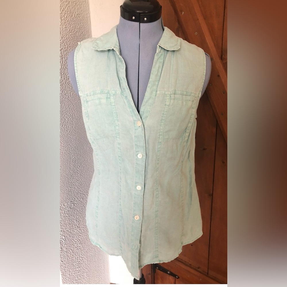 Tommy Bahama Light Green Button-Down Shirt
